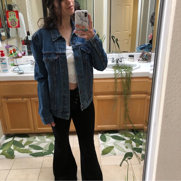 LEVIS - Classic Men’s Vintage Fit Trucker Jacket - Picture 9 of 10